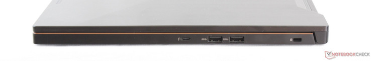 Côté droit : USB C + Thunderbolt 3, 2 USB 3.0, verrou Kensington.