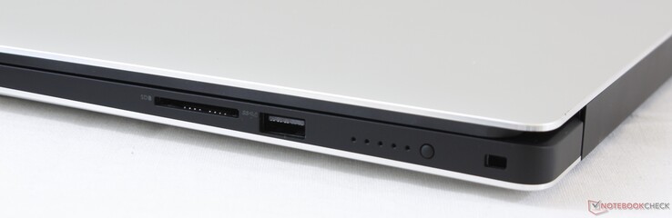 Côté droit : lecteur de carte SD, USB 3.1 Gen. 1, témoin de batterie, verrou de sécurité Noble.