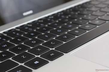 Les touches du clavier du MateBook X Pro ont une course courte et un retour mou. Les claviers ThinkPad Precision proposent encore une meilleure expérience de frappe.