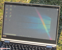 Le ThinkPad à l'extérieur (en plein soleil, écran face au soleil).