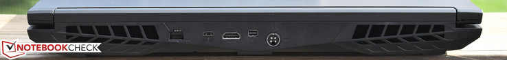A l'arrière : Ethernet gigabit, USB C 3.1 Gen 2 / Thunderbolt, HDMI 2.0, mini DisplayPort, entrée secteur.