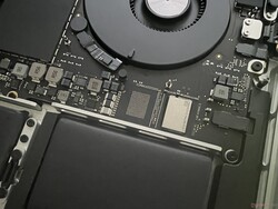 Le MacBook Pro 14 de base n'utilise qu'une seule puce SSD