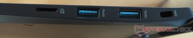 A droite : microSD, 2x USB-A 3.2 Gen 2, verrou Kensington