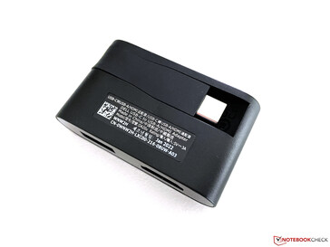 Il offre des connexions pour USB-A et HDMI.