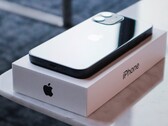 Apple peut installer des mises à jour sans avoir à déballer l'iPhone. (Image : Dennis Cortés)