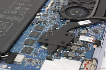 La RAM LPDDR3 du ZenBook S13 soudée.