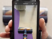 L'application Dyson CleanTrace AR permet aux utilisateurs de voir les endroits qu'ils ont oubliés en passant l'aspirateur. (Source : Dyson sur YouTube)