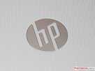 Un logo HP argenté...