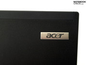 Le Acer TravelMate 8572TG dans un intemporel et élégant noir avec un peu d'éléments en chrome.