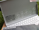 que l'Iconia W700, mais avec un clavier en plastique argenté (celui du W700 était transparent).