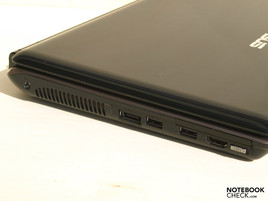 Flanc gauche de l'Asus N20A: alimentation, E-SATA, 2x USB 2.0, HDMI, interrupteur WiFi