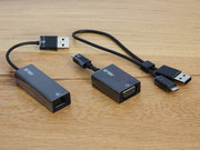 ainsi qu'un adaptateur USB-Ethernet, un adaptateur Mini-VGA vers VGA d-Sub et USB vers Mini-USB (pour Smartphones par exemple).