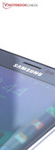 Samsung a fait des efforts afin d'intégrer intelligemment la barre latérale.