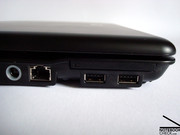 Ls ports USB sont placés de manière qu'il ne soit plus utilisable avec une carte ExpressCard insérée.