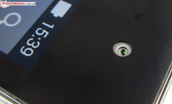 La webcam propose une résolution maximale de 2 MP (1600 x 1200 pixels).