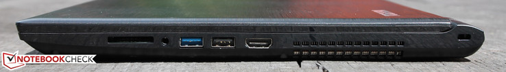 Lecteur de carte, entrée+sortie audio, USB 3.0, USB 2.0, HDMI, verrou Kensington