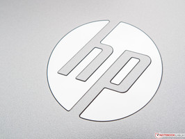 Macro du logo brillant HP.