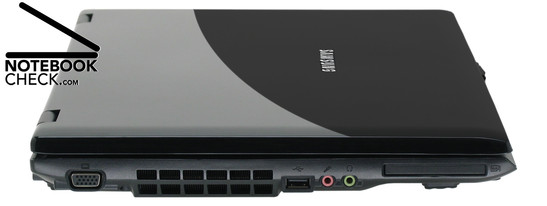 Cote gauche: VGA, fentes de ventilation, 1x USB-2.0, Microphone, Casque, ExpressCard/54