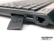 Un autre port USB un lecteur de cartes et un port RJ-45