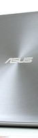 L'Asus Zenbook NX500JK-DR018H : les effets de lumière sur le capot de l'écran.