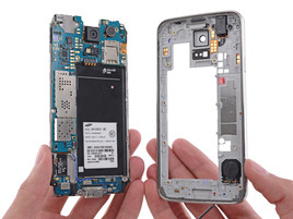 Because the battery can be swapped out easily, the smartphone still receives an average score.