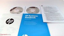 Deux DVD accompagnent cet ordinateur (Windows 8 Pro, Restauration de drivers et logiciels), ainsi que quelques guides divers.