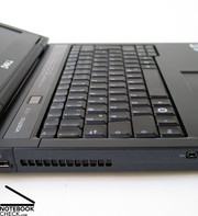 Le clavier offre à l'égard de l'organisation et de la taille des touches,...