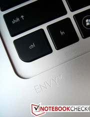 Logo Envy 17 gravé