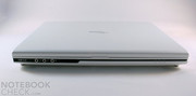 Ce portable possède le dernier design Amilo en noir et blanc avec des courbes droites.