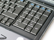 Le clavier a une organisation claire, est spacieux et fournit un pavé numérique séparé.