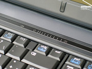 Super caractéristique: Les touches de raccourci tactiles au déssus du clavier permettent le contrôle du volume et d'autres options.