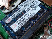 Deux modules de RAM de 2048 Mo DDR3.