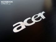 Un élégant logo Acer est placé sur le dos du portable