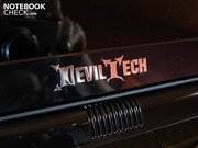 Un logo DevilTech orne le cadre de l'écran.
