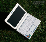 Le Asus Eee PC 901 est un netbook 8.9" avec un CPU Intel Atom...