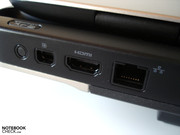 Il est possible de brancher des écrans par display port et/ou HDMI.