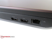 Il y a deux ports USB 3.0 dans le côté droit, comme pour le côté gauche.