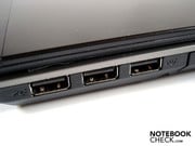 Trois ports USB 2.0 sont situés les uns à côté des autres sur le côté droit