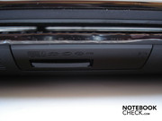 Un lecteur de cartes 5-en-1  (MMC, SD, XD, MS, MS Pro) et un receveur infrarouge pour la télécommande