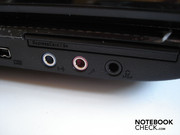 un port 54mm ExpressCard et 3x audio (line-in, microphone, casque + SPDIF)