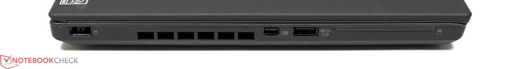 A gauche : connecteur de charge, ventilateur, DisplayPort, USB 3.0, SmartCard (en option)