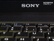 Sony a choisi cette fois un clavier "traditionnel" plutôt qu'à touches isolées.