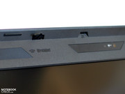 L'écran du W700 supporte, outre l'affichage, une variété d'autres fonctions, comme la réception de diverses antennes et la webcam, ou même les ThinkLights, par exemple.