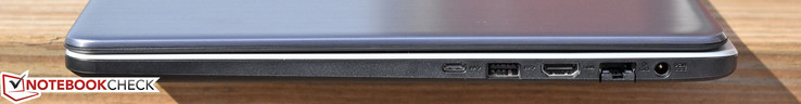 Côté droit : USB C 3.1 Gen 1, USB 3.0, HDMI, Ethernet, entrée secteur.