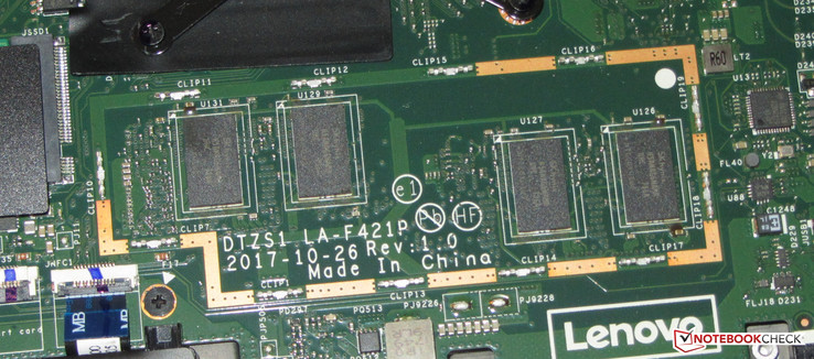 La RAM soudée tourne en mode double canal, sur le ThinkPad X380 Yoga.