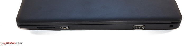 Côté droit : lecteur de carte SD, USB A 2.0, VGA, verrou de sécurité Noble.