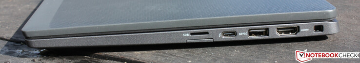 Droite : MicroSD, emplacement pour carte eSim (non utilisable), USB Type-C avec Thunderbolt 4, USB 3.0 Type-A, HDMI 2.0, Noble Lock