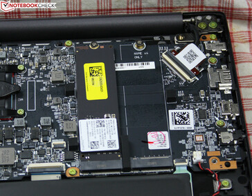 De l'espace pour un deuxième SSD M.2, la RAM est soudée et ne peut pas être mise à niveau.