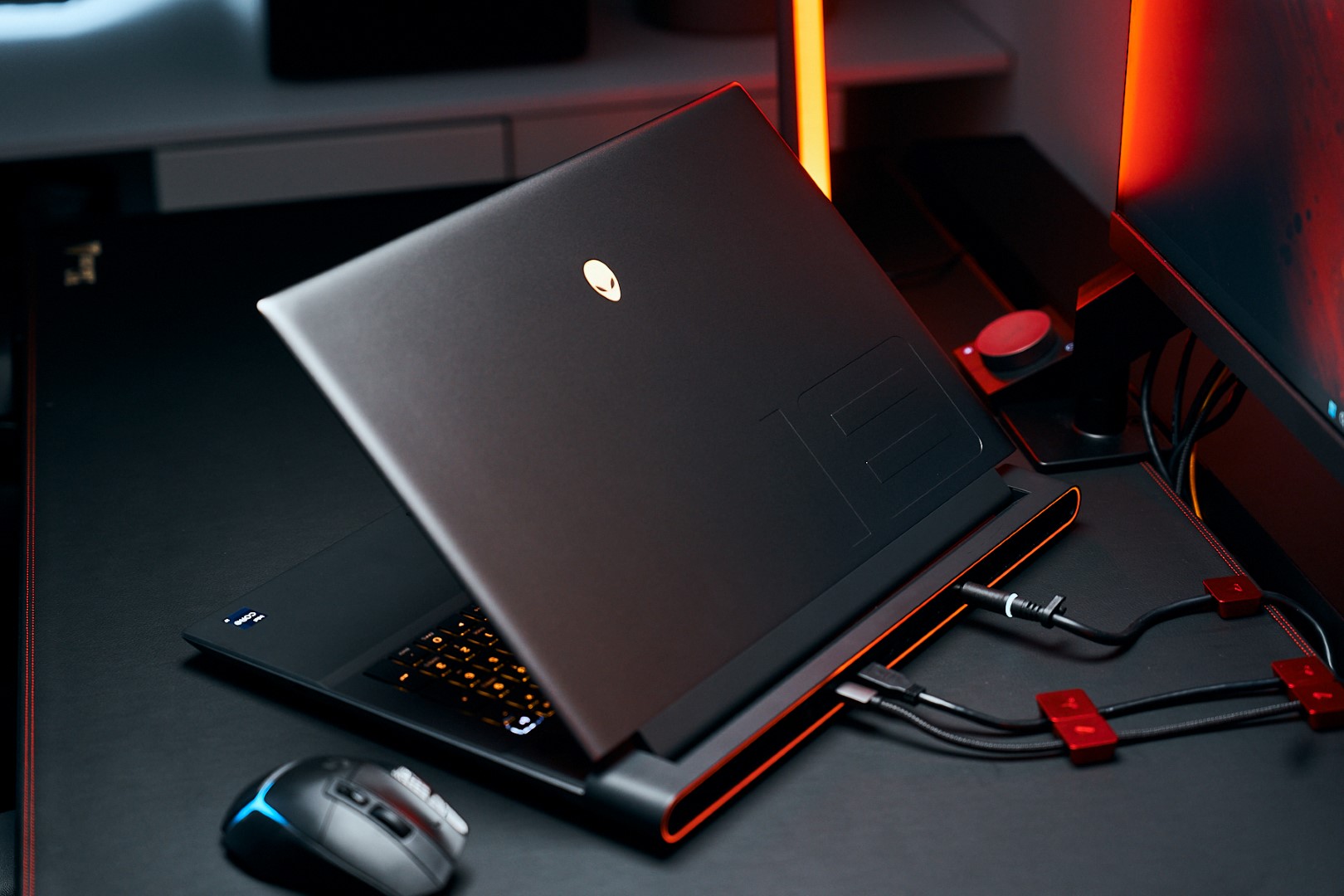Test de l'Alienware m18 R1 : la Radeon RX 7900M d'AMD fait ses débuts ...