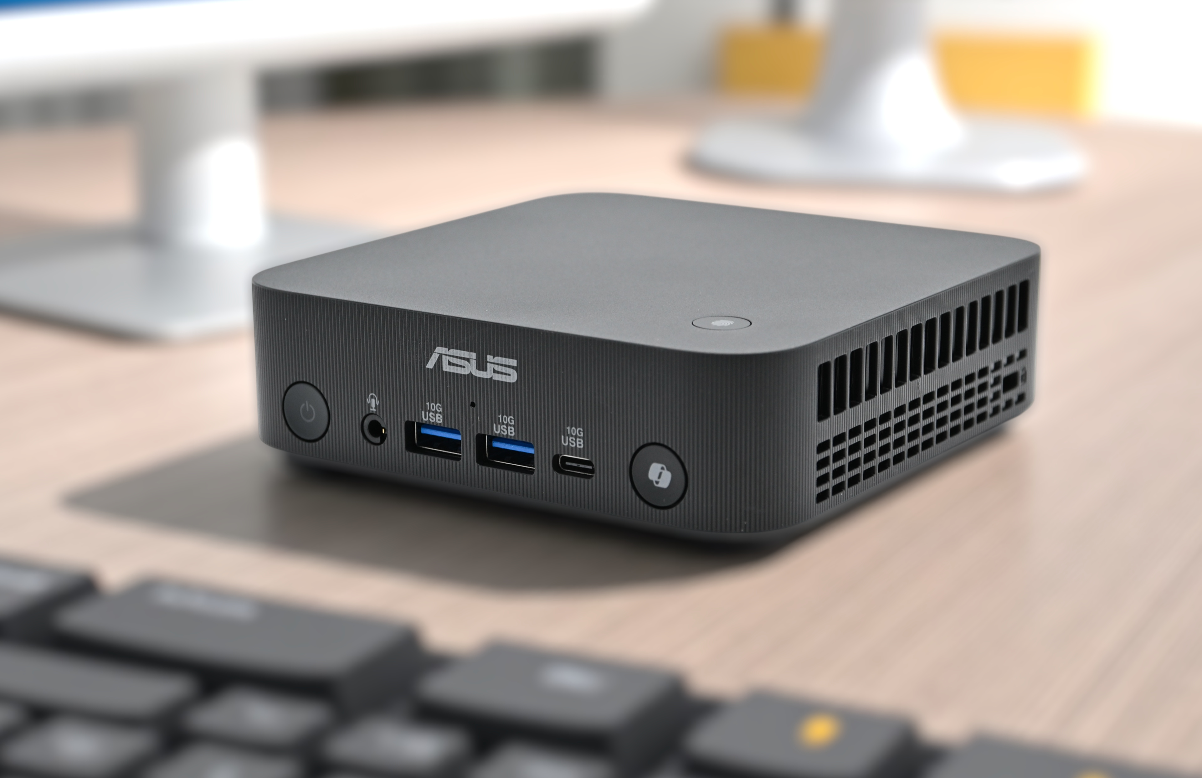 Test de l'Asus ExpertCenter PN54 : mini PC pro avec AMD Ryzen AI 7 et ...